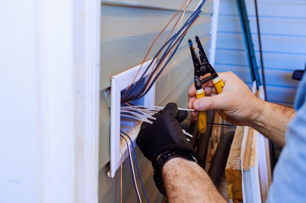 8 Warning Signs Your Home in Dover, DE Needs an Electrician Now