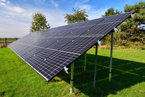 A,set,of,photovoltaic,panels,mounted,on,the,ground,supporting